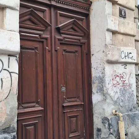 затишна 2-кімнатна в центрі львова