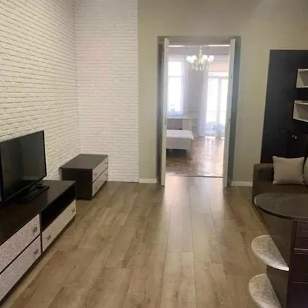 затишна 2-кімнатна в центрі львова